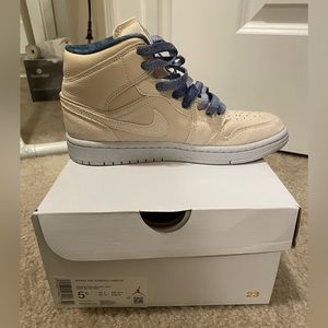 WMNS AIR JORDAN 1 MID SE